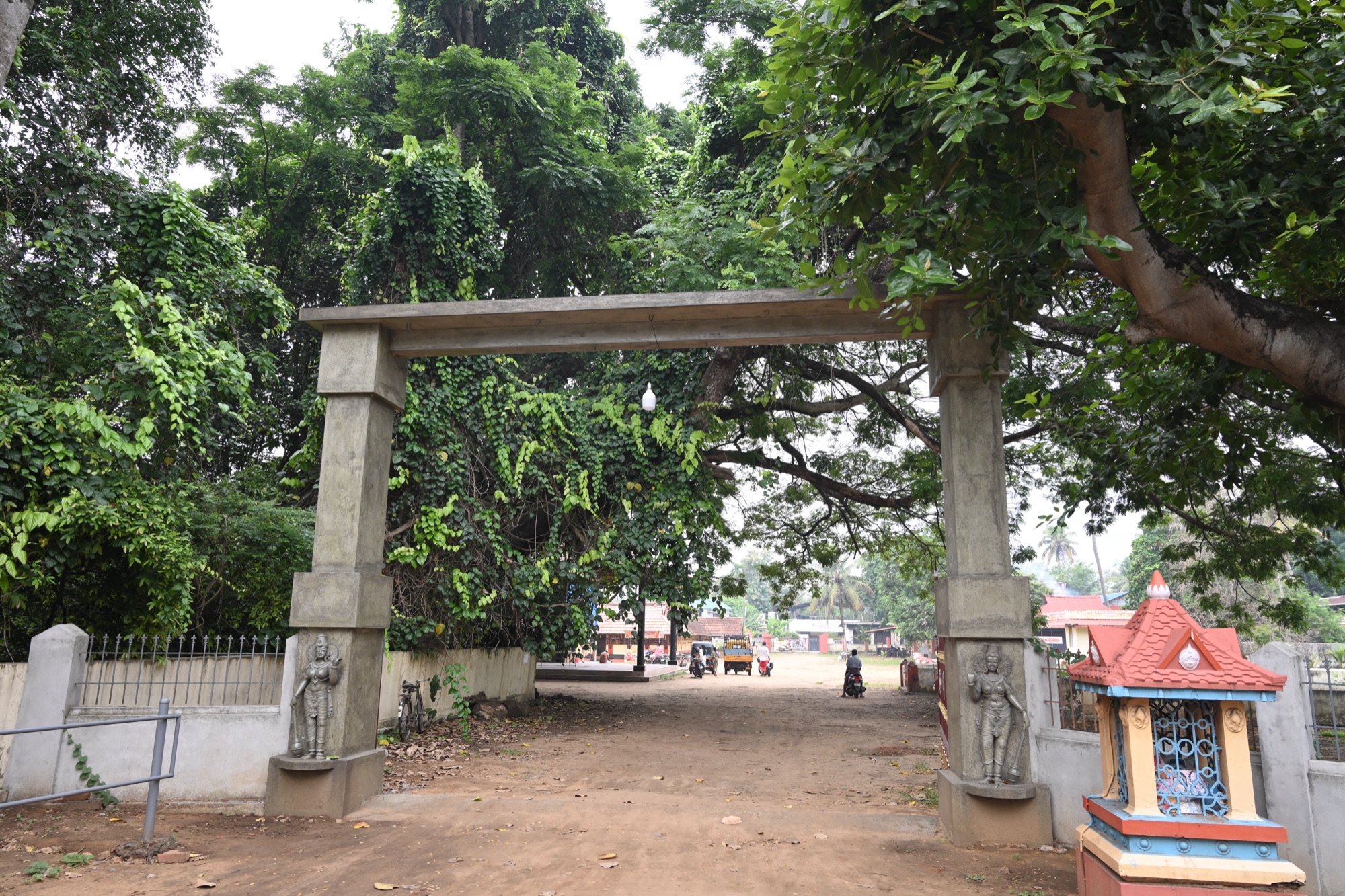 ക്ഷേത്ര പ്രേവേശന കവാടം